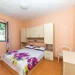 1 Bedroom Awesome In Apartment